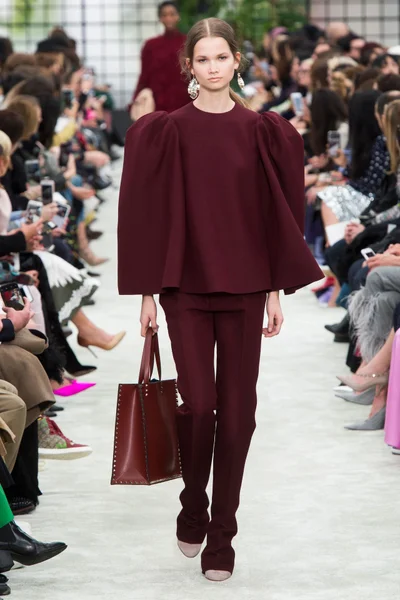 Look 28